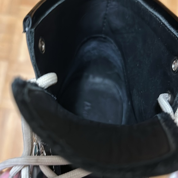 Alexander McQueen - Picture 9 of 16